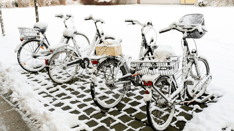 Rouler en vélo électrique sous la neige : le guide pour rester en sécurité